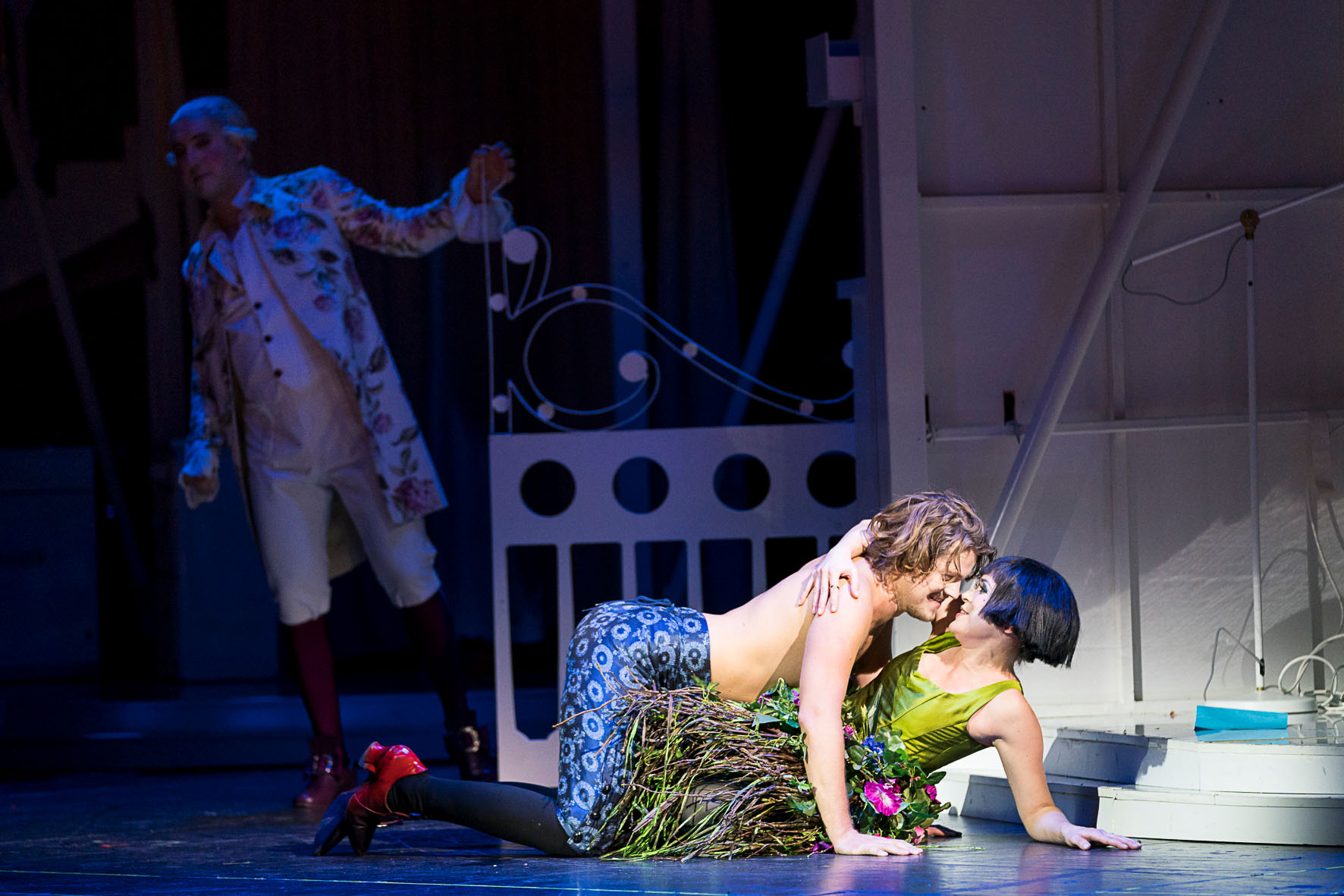 Sieglinde Feldhofer in einer emotionalen Liebesszene in Le nozze di Figaro in der Grazer Oper © Werner Kmetitsch
